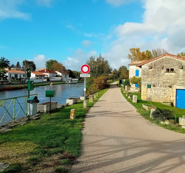 Autour de Magné . - Magné - 1