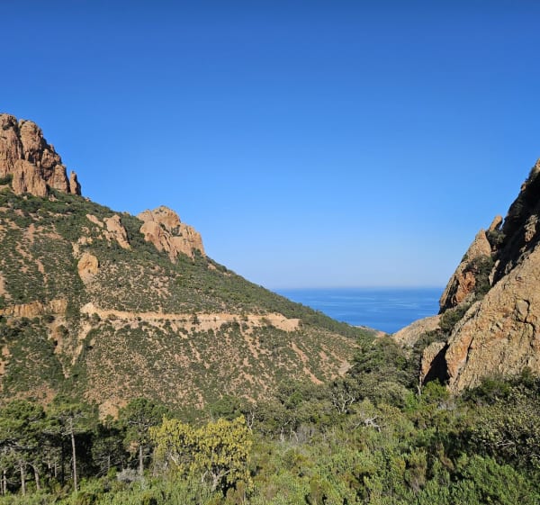 Rocher de St-Barthélémy par le haut - Saint-Raphaël - 1