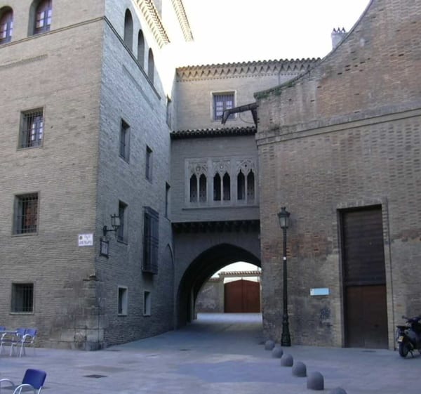 Randonnée Urbaine à Alp: Découverte du Patrimoine Catalan depuis Super Molina - Zaragoza - 1