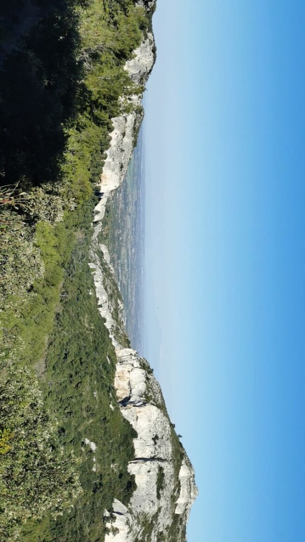 Beklim de Rocher des Deux Trous en geniet van het uitzicht op de Alpilles - Saint-Rémy-de-Provence - 1