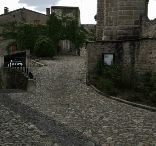 Auzon et son chemin de ronde - Lydia - 1