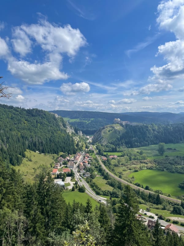 Sur les hauteurs de Pontarlier et bâti militaire - Emma - 1