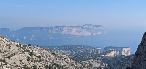 La calanque du Devenson, son cap et ses falaises - Arnault - 1