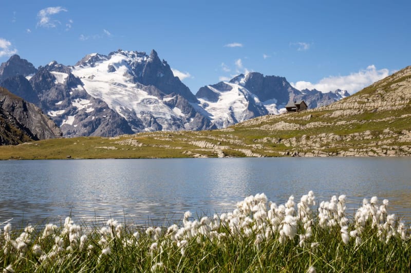 Randonnée à Villar-d'Arène : vue sur la Meije depuis le lac de Goléon