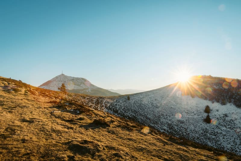 Randonnée puy Pariou : lever du soleil depuis le sommet du puy Pariou