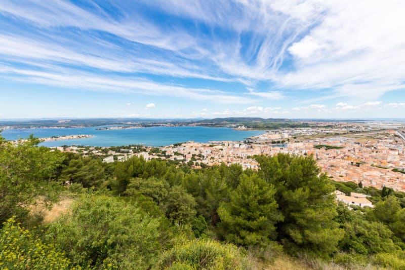 Mont Saint-Clair : point de vue sur Sète et l'étang de Thau, accessible à pied