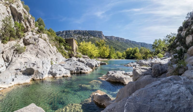 Randonnée dans les gorges du Verdouble : vue sur les gorges et l'eau émeraude du Verdouble