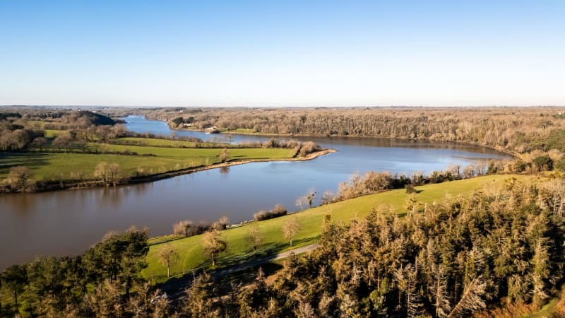 Randonnée au lac du Jaunay : vue aérienne du lac et ses méandres