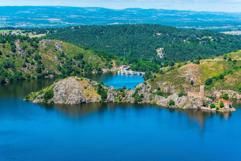 Gorges de la Loire : point de vue aérien sur le lac de Grangent