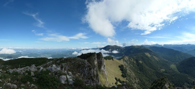 Panorama de la chaîne pyrénéenne depuis le pic du Gar. 