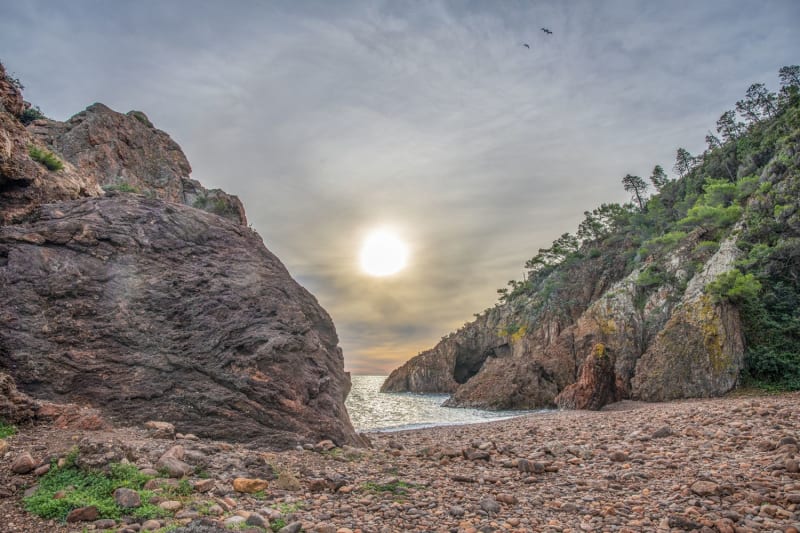 Coucher de soleil sur la pointe de l'Aiguille à Théoule-sur-mer.
