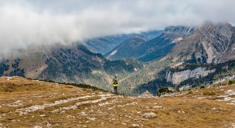 Randonneur dans le massif de la Chartreuse.
