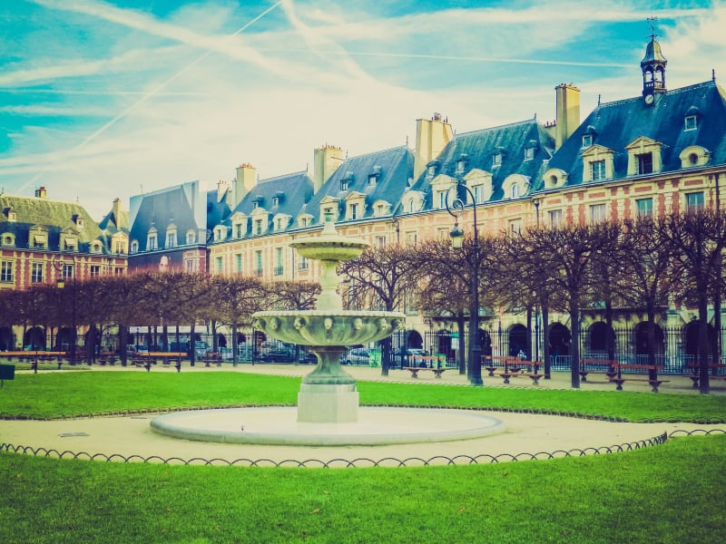 Déambulation dans le Marais et bol d’air place des Vosges - Paris