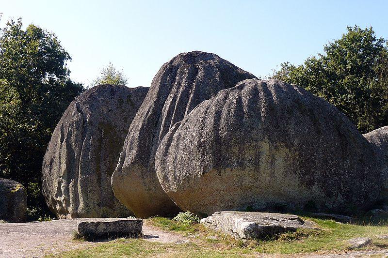 Toulx-Sainte-Croix et coup de cœur pour les Pierres Jaumâtres - Toulx-Sainte-Croix