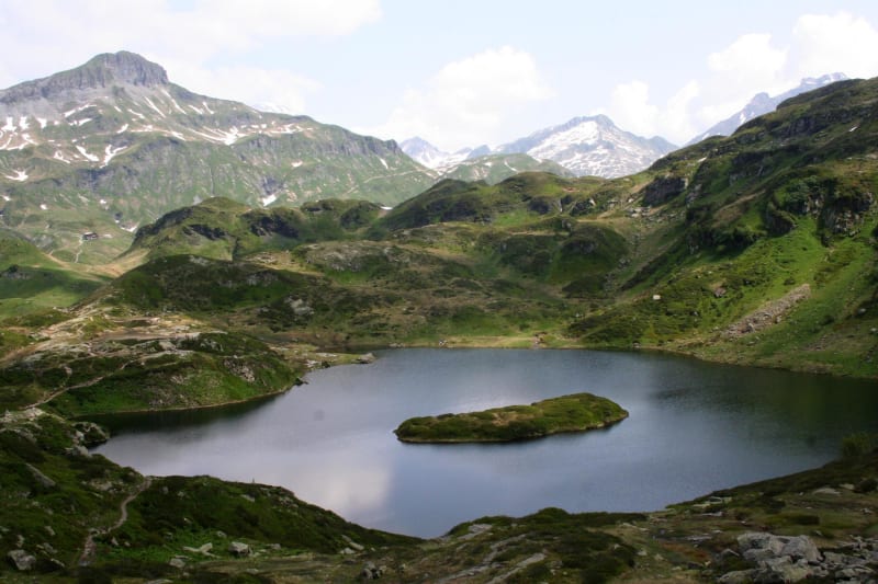 Lac de Pormenaz depuis le Lac Vert et magie des falaises des Fiz - Passy Plaine Joux