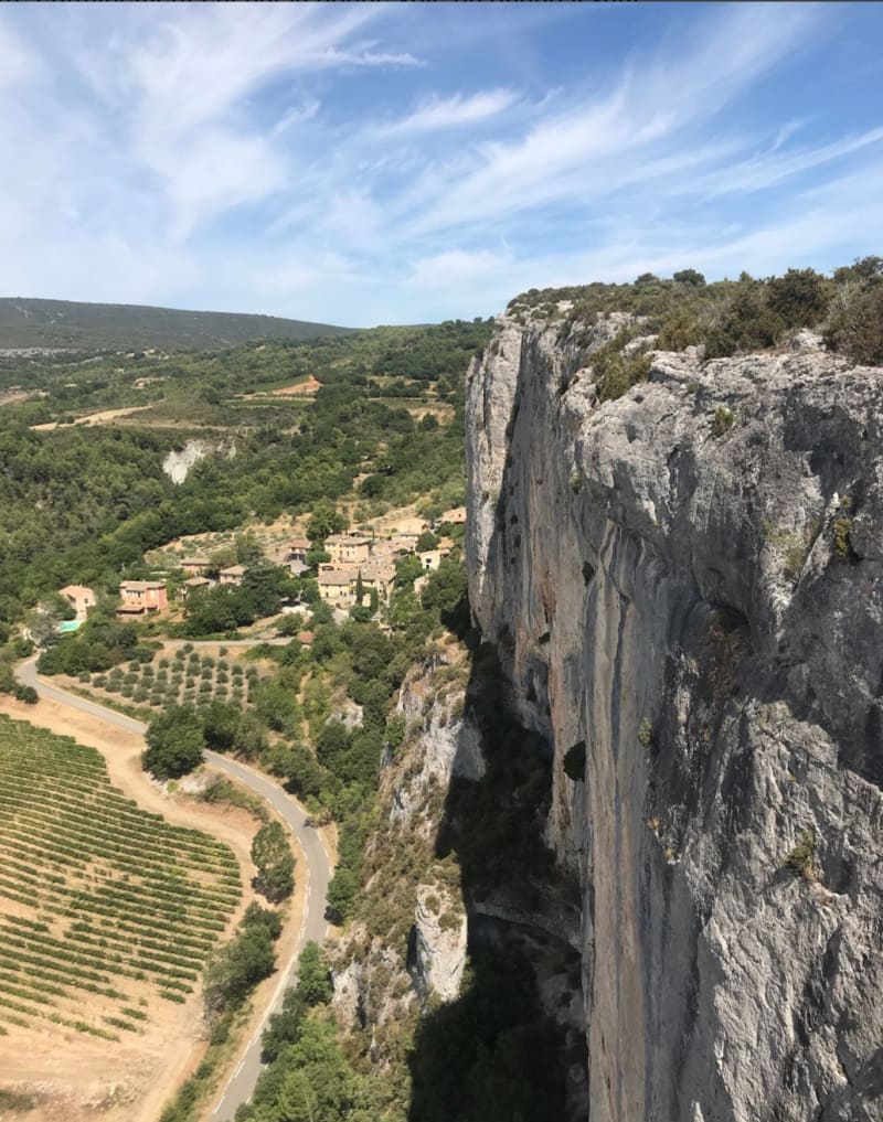 Funambulisme dans le Lubéron et panorama villageois - Saint-Saturnin-lès-Apt