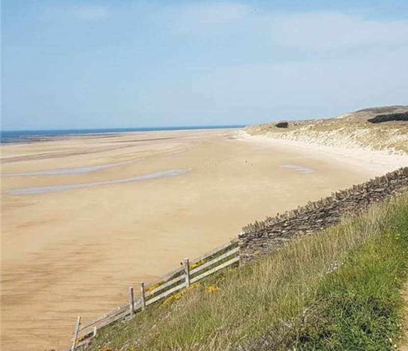 Chapelle oubliée à Barneville-Carteret et cabanons à foison - La Corniche, Barneville-Carteret