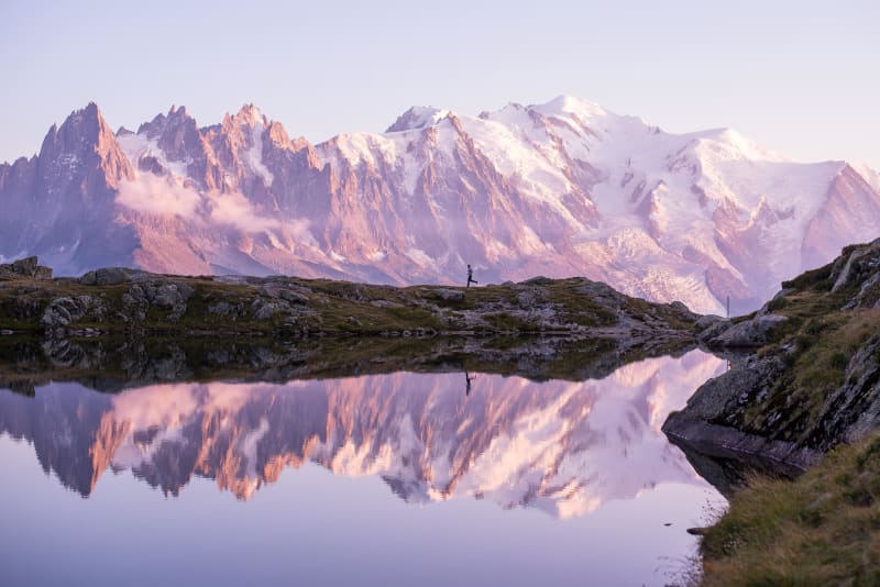 Reflets mystérieux du lac Chésérys et vue sur les Aiguilles - Tré-le-Champ-le-Haut, Argentière