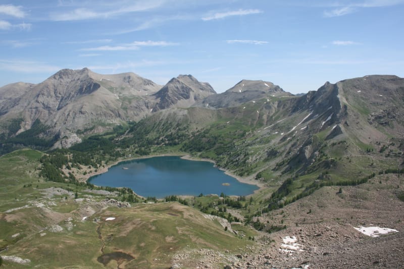 Splendeur du bleu du lac d'Allos et quête animalière - Allos