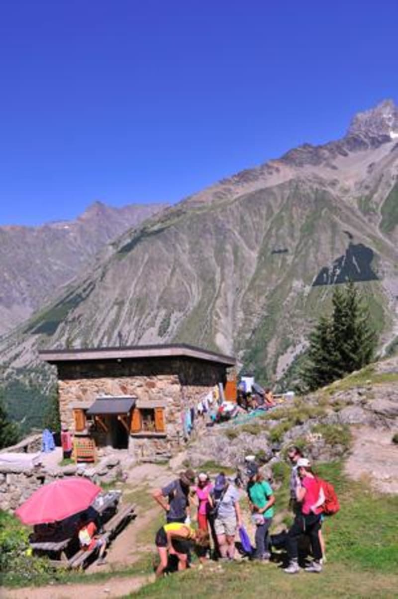 Refuge de l'Alpe du Pin et panorama Alpin préservé - Les Granges
