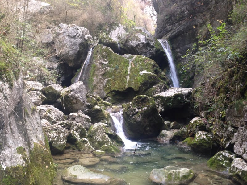 Bain de nature sauvage dans les Gorges du Nan et falaises vertigineuses - Cognin-Les-Gorges