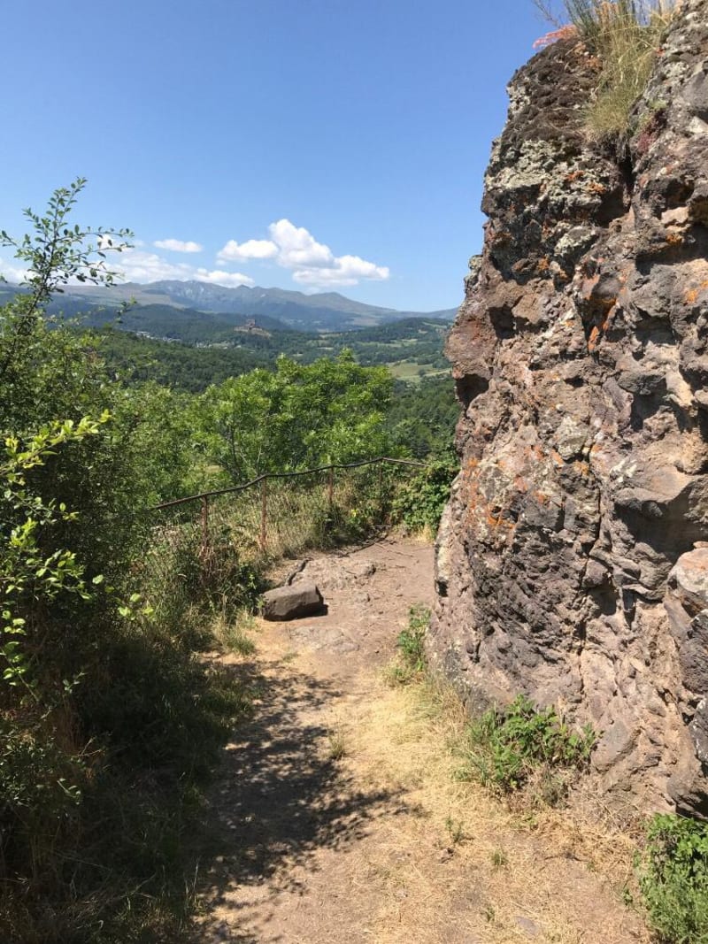 Grotten van Châteauneuf en verovering van het kasteel van Murol - Saint-Nectaire
