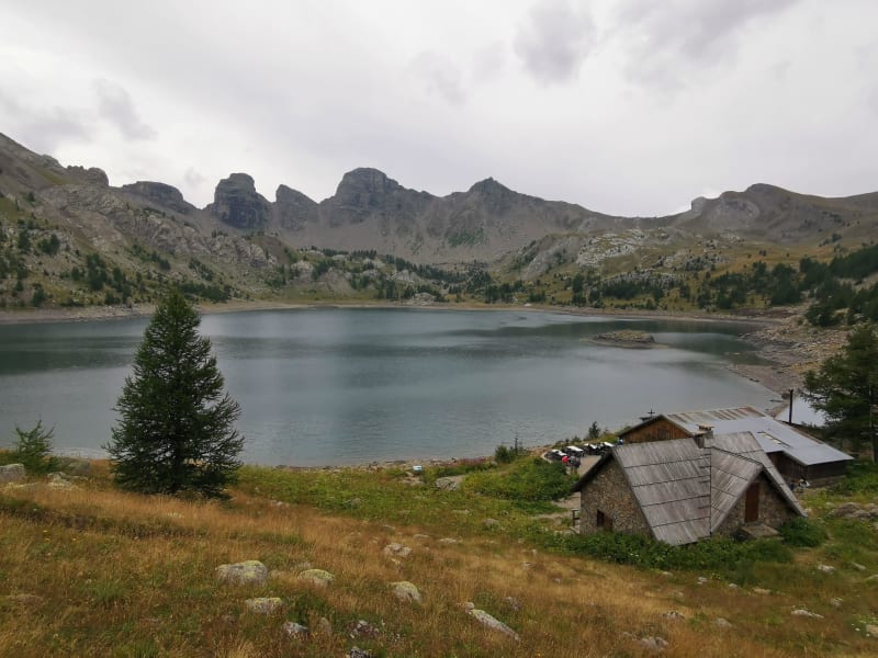 Sentier des lacs de la vallée d'Allos et rencontre avec les marmottes - Allos