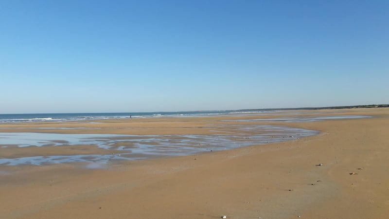 Île d’Oléron et horizon désertique sur les salins - Le-Grand-Village-Plage