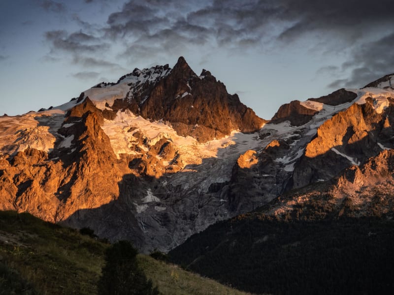 Plateau d'Emparis et paysages sculptés aux confins des lacs - La Grave