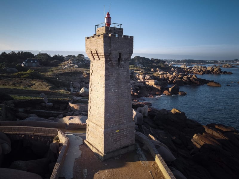Phare de Men Ruz et sa côte de granit rose par le GR® 34 - Ploumanac'h