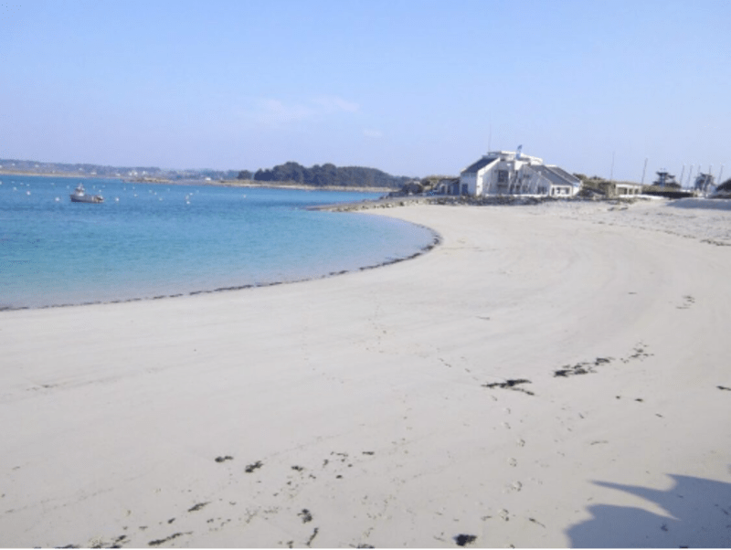 Granit rose, ciel azur et tour de l'Île-Grande par le GR® 34 - Pleumeur-Bodou