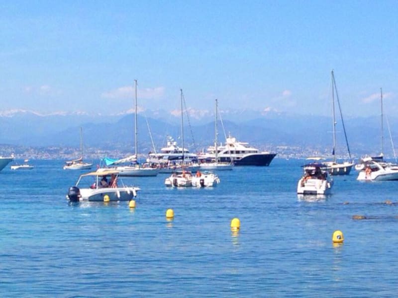 Sublime plage de la Garoupe sur le sentier du littoral d'Antibes - Antibes