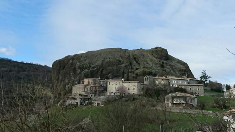 Curiosités volcaniques et fascinant neck de Sceautres - Alba-la-Romaine