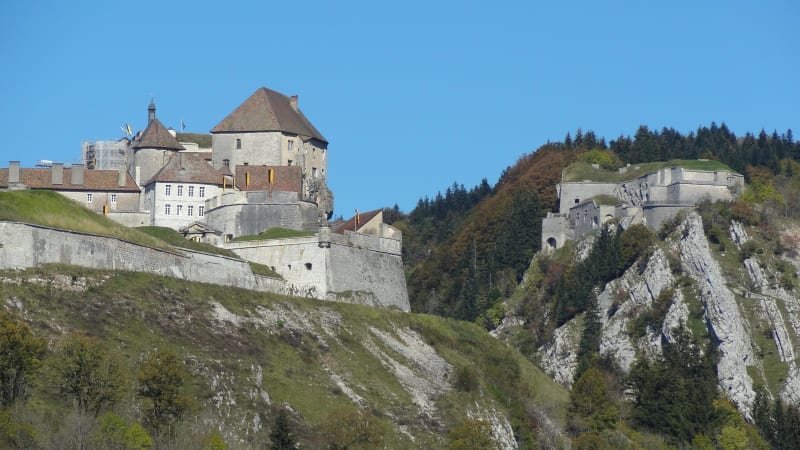 Sur les hauteurs de Pontarlier et bâti militaire - Pontarlier