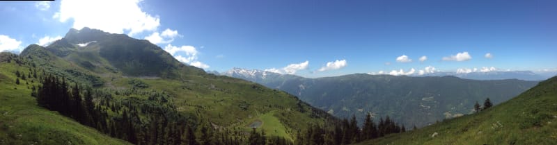 Pierre du Pin et cimes découpées de Belledonne - La Ferrière