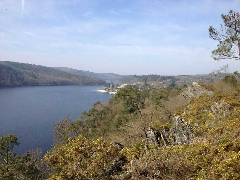 Lac de Guerlédan par la face nord et légendes têtues - Caurel