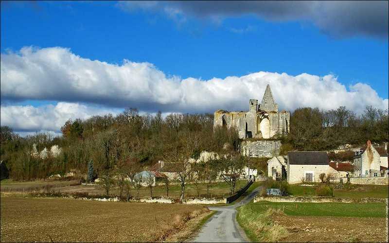 Sillonner les sentiers et ruelles d'Avon-les-Roches - Avon-les-Roches