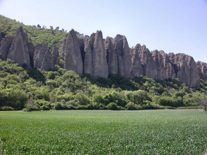 Incroyable falaise des Pénitents et panoramas sublimes - Les Mées