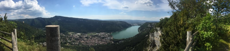 Montée au belvédère de la Colonne depuis Nantua et nature luxuriante - Nantua