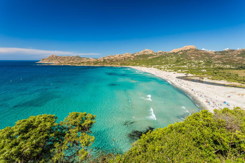 Punta Liatoggiu, fijn zand, struikgewas en Genuese toren - Ogliastro