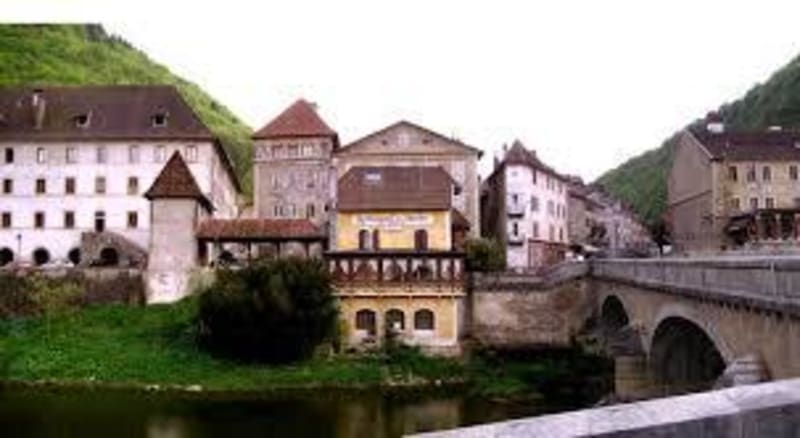 Charme de Saint-Hippolyte et balade envoûtante en forêt - Saint-Hippolyte