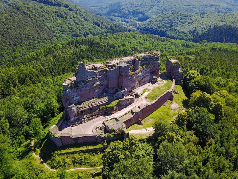 Châteaux de Froensbourg et le Fleckenstein et épaisse forêt - Lembach