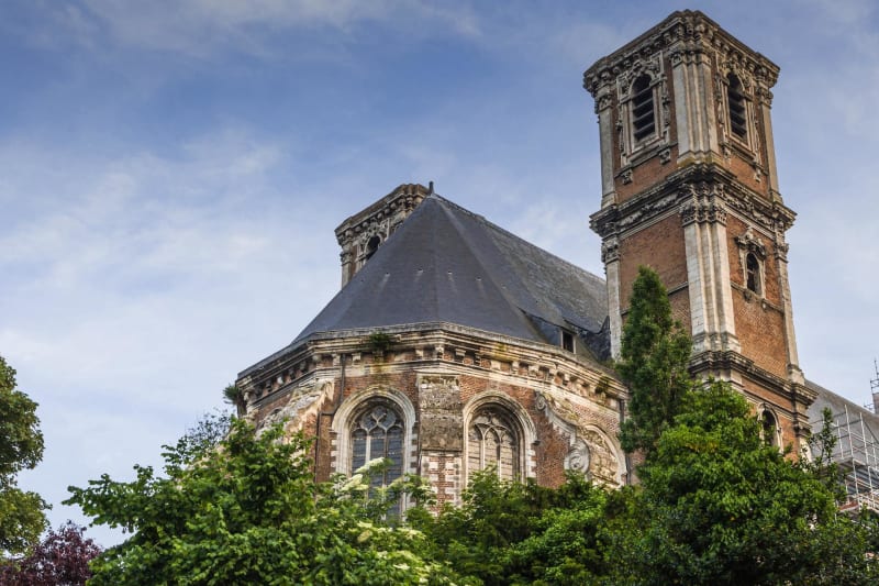 Dans les ruelles de Saint-Omer et patrimoine culturel riche - Saint-Omer