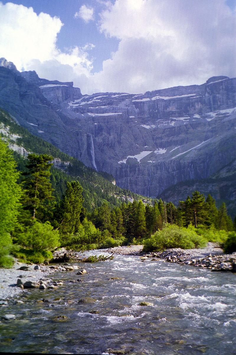 Pic de Piméné et vue sur les cirques de Gavarnie et d'Estaubé - Gavarnie-Gèdre