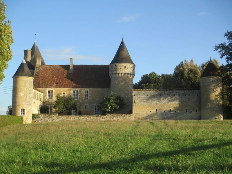 Ecomusée, dolmen et manoir à Sainte-Gauburge - Saint-Cyr-la-Rosière