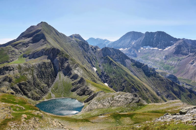 Hautes-Pyrénées et lac de Bernatuara depuis Gavarnie - Cabane de Milhas, Gavarnie