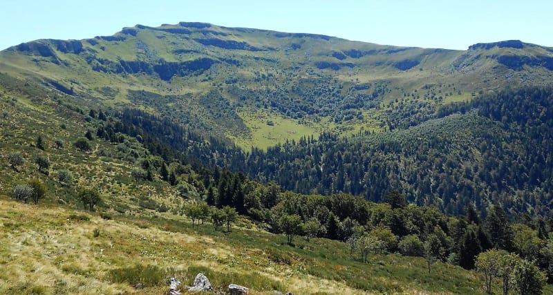 Albepierre et le cirque de Chamalière par les GR® 400 et 465 - Albepierre-Bredons