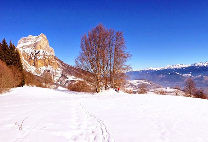 Col de Baure et cascades divertissantes dans la neige - Le Baure