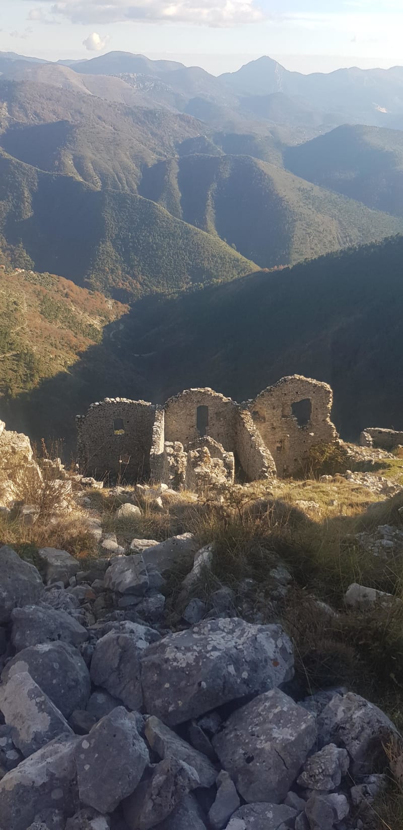 Chapelle, ruines et cime de Rocassiera - Duranus