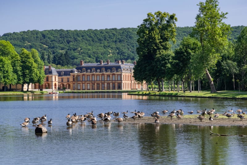 Kasteel Dampierre en de koelte van het moeras van Maincourt - Dampierre-en-Yvelines
